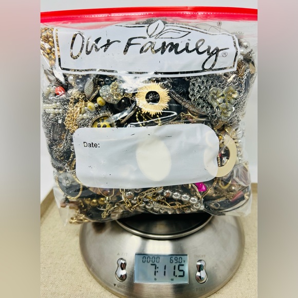 Vintage & Modern Gold & Silver Tone Mixed Metal Scrap/Wearable Jewelry Lot 7.5lb - Picture 13 of 14